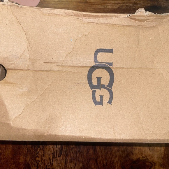 Uggs - Picture 6 of 6